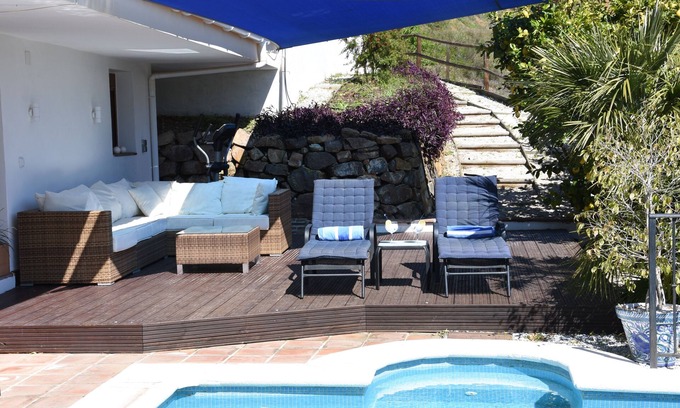 Comares Apartment | Luxury Apartment with Private Pool. Adults Only.