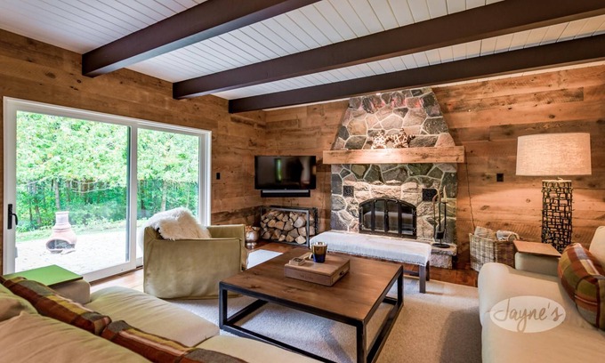 Colling Woodlands Ski Chalet | Luxury at the bottom of Osler Bluff Ski Club!