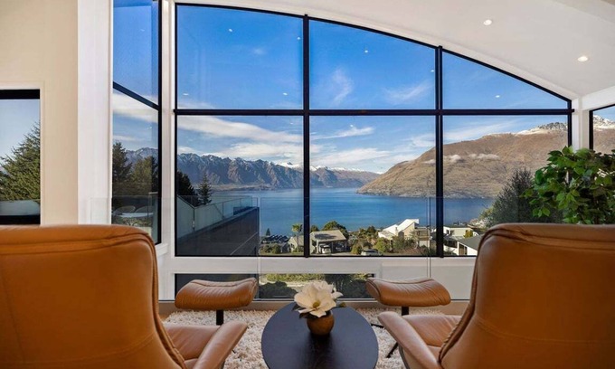 Fernhill House | Luxury Away - Sumview- Hot Tub-Free Parking-BBQ