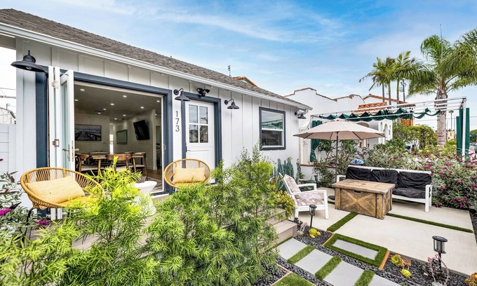 Belmont Shore House | Luxury Beach Bungalow in Belmont Shore
