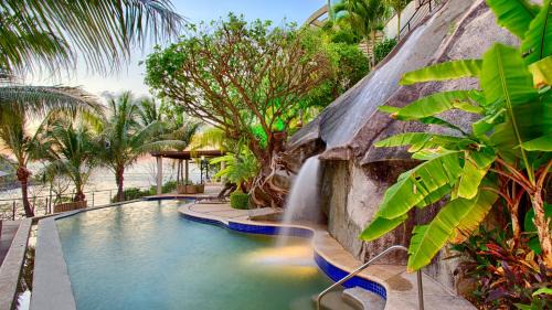 Boca de Tomatlan Villa | Luxury Beach Frontage Villa with amazing views for Rent