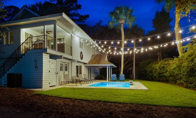 Hilton Head Island House | Luxury Beach House - 2min Walk to Beach - Private Pool - Group & Dog Friendly