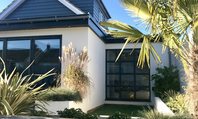 East Wittering House | Luxury Beach House in The Witterings with Hot Tub