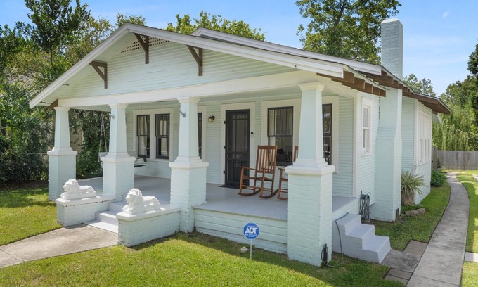 Gulfport House | Luxury Beach House Full Reno - 5 min walk to casinos, beach, and downtown!
