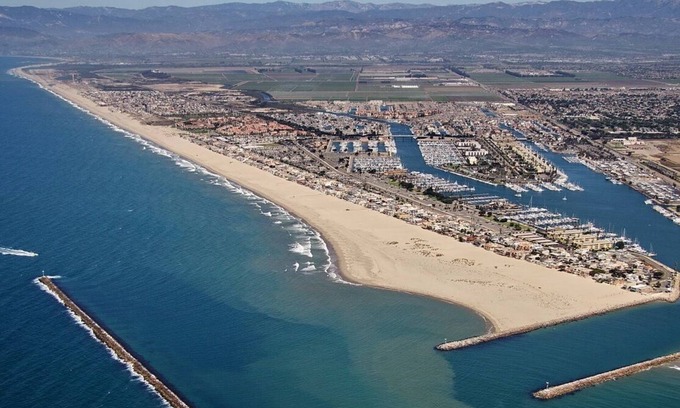 Hollywood Beach House | Luxury Beach House Rental in Hollywood Beach, Oxnard, CA