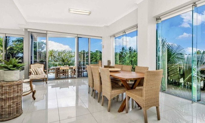 Mission Beach Apartment | Luxury Beachfront Penthouse Dunk Island Views & Prime Village Location