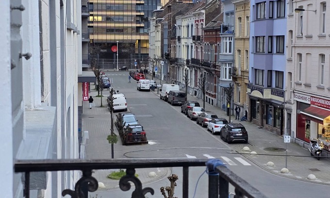 Brussels House | Luxury Beds & Fully Stock Kitchen, 5 Minutes Away From the Brussels Centrum