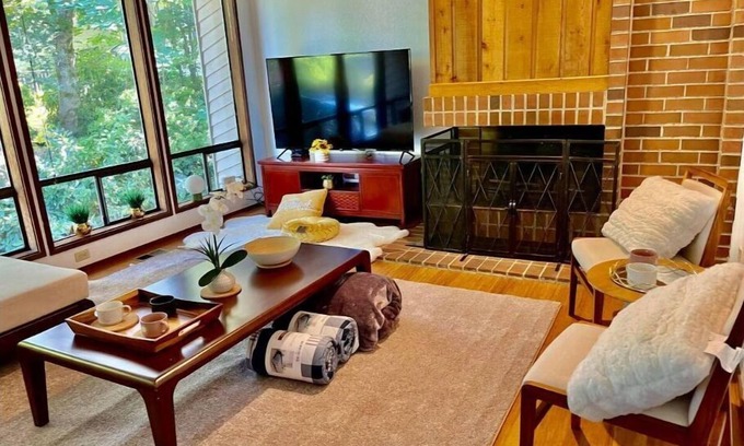 Cougar Mountain House | Luxury Bellevue 5 bedroom home