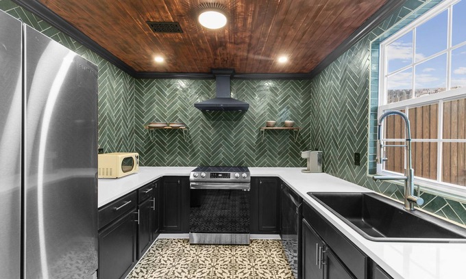Forest Park House | Luxury BOHO Highland Park Townhouse