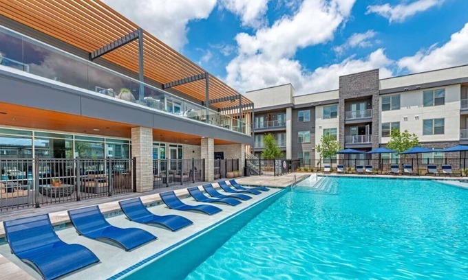 Fort Worth Apartment | Luxury Boho | Luxury Pool | 15 min to Downtown