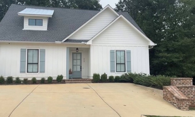 Starkville House | Luxury Bulldog Cottage!