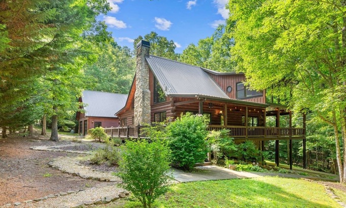 Morganton Cabin | Luxury Cabin by the Lake in the Mountains of GA - Now with High-Speed STARLINK!