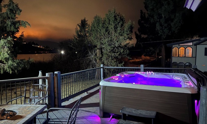 North Estates Cabin | Luxury Cabin! Lake View, Hot Tub, Theater, Billiards.