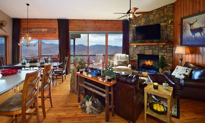 Banner Elk Cabin | ☆Luxury Cabin☆Panoramic Views ☆3 Kings☆3 Baths☆Fireplace☆3K/1Q/2BB☆Ski Close☆