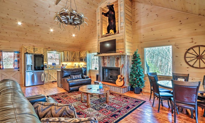Natures Courtyard Cabin | Luxury Cabin Vacation Rental in Mineral Bluff