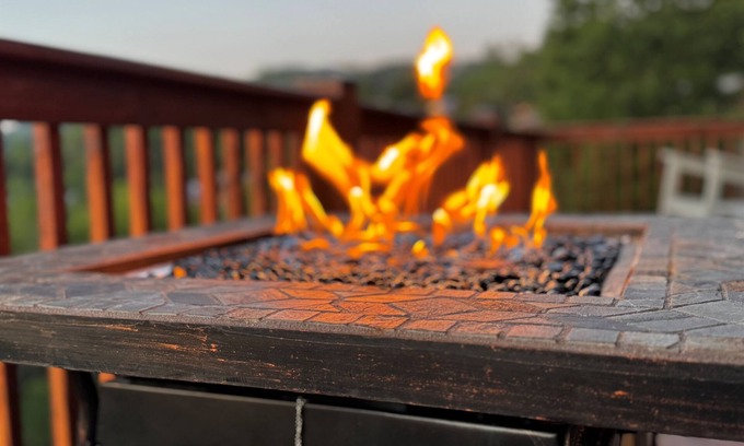 Wolf Laurel Cabin | Luxury Cabin w/Views + Hot Tub - August & Sept Steals