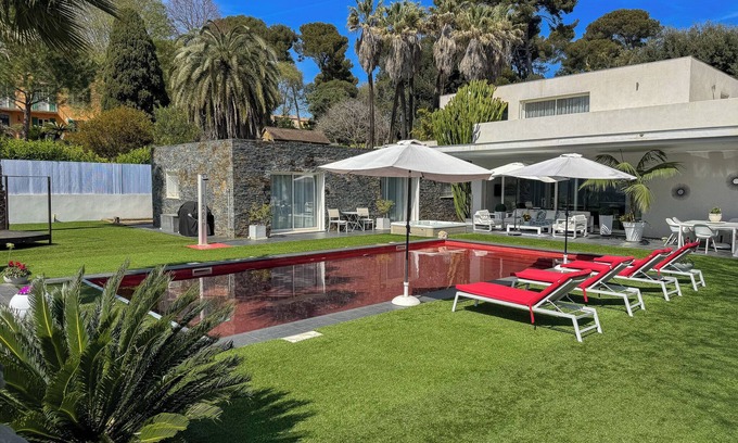 Antibes Villa | Luxury Californian villa in Antibes, red swimming pool and private cinema