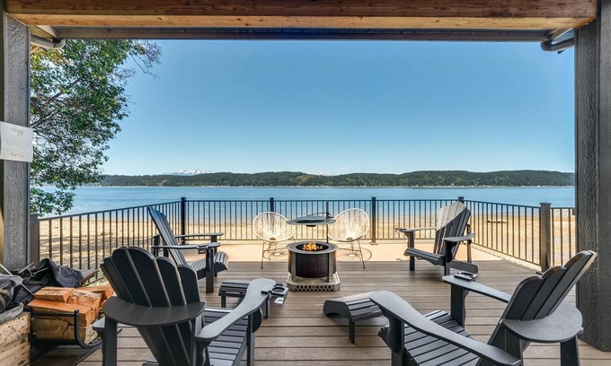 Belfair House | Luxury canal beachfront home w/kayaks, private beach w/shellfish, hot tub, AC