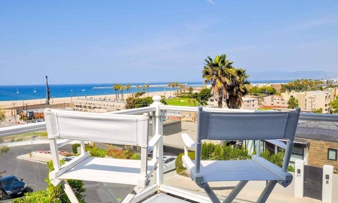 Playa Del Rey House | Luxury Cape Cod Retreat – Ocean Views, Walk to Beach, Expansive Deck & Spa!