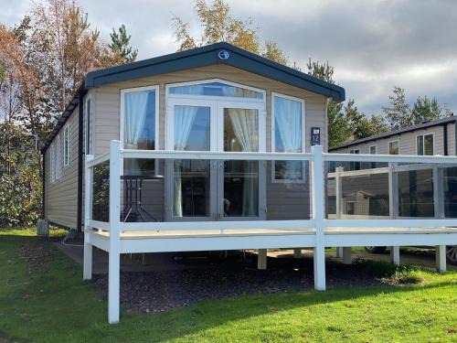 Prestonpans House | Luxury Caravan Escape by the Seaside Port Seton