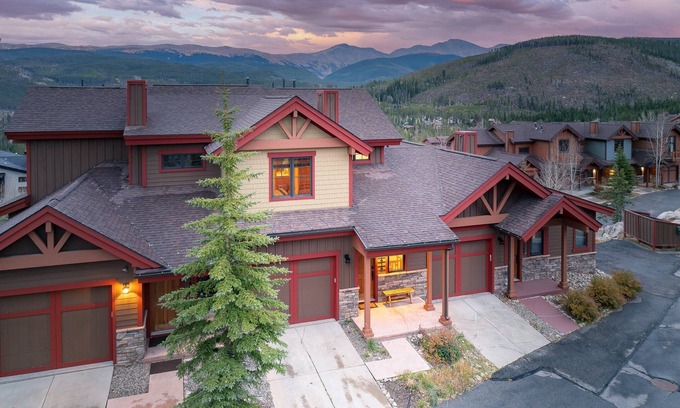 Bear Crossing House | Luxury Chalet 1415 I Private Hot Tub I Great Views I Best Price I Discounted Attractions