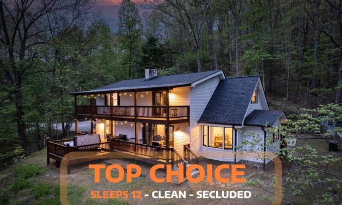 Mineral Bluff Ski Chalet | Luxury Chalet on 50 Acres, Hot Tub, Game Room, Mountain View & seasonal spring