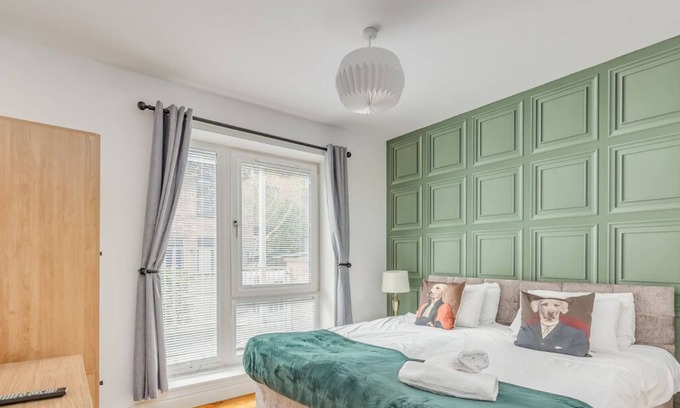 Milton Keynes Apartment | Luxury City Centre Apartment w/Balcony & Parking