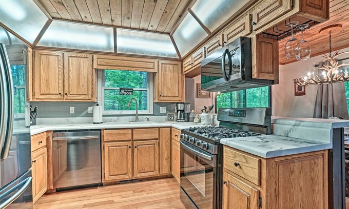 Clayton Cabin | Luxury Clayton Cabin w/Expansive Deck & Grill!