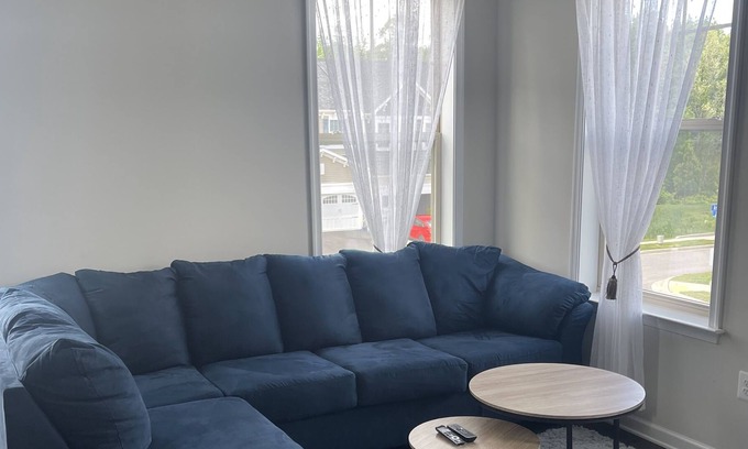 Glen Burnie House | Luxury, comfortable room in nice neighborhood with lake and deck access