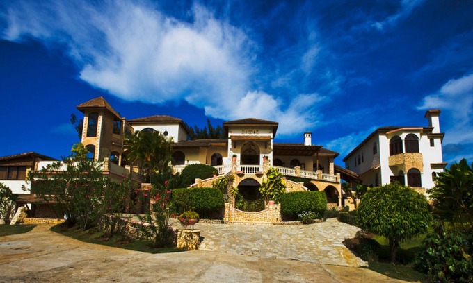 Cabrera House | Luxury, Concierge, Chef, Boat, Spa, 10 BR!