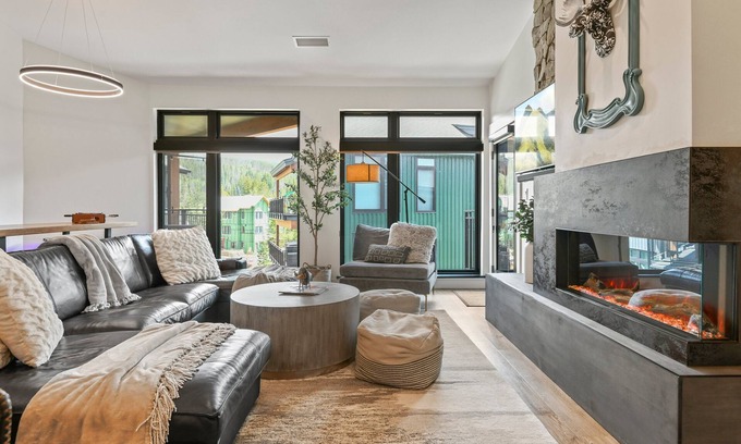 Winter Park House | Luxury Condo 1407 I Hot Tub I AC I Arcade I Great Views I Best Price I Discounted Attractions