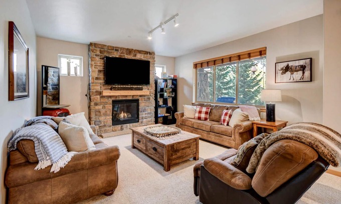 Winter Park House | Luxury Condo 613 I Pool I Club House I Hot Tub I Views I Best Price I Discounted Attractions