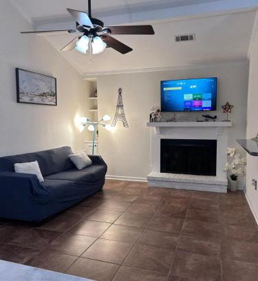 South Baton Rouge Villa | Luxury Condo in the Heart of BR
