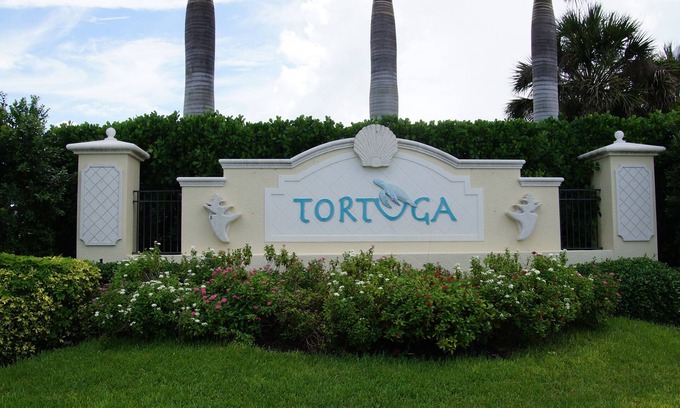 Biggar Condo | Luxury Condo Minutes from Beaches in Gated Community