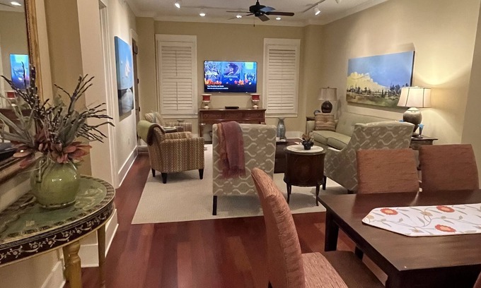 Oxford Condo | Luxury Condo on the Square