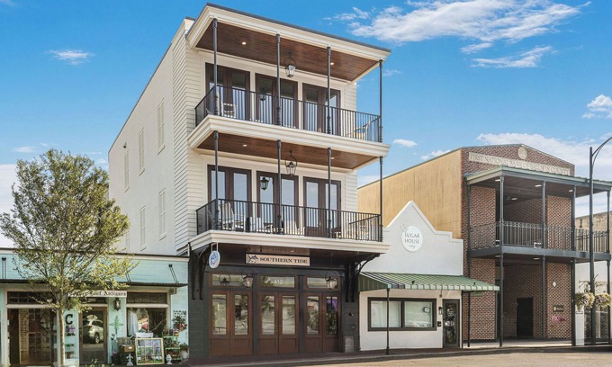 Fairhope Condo | Luxury Condo Overlooking Downtown Fairhope #201