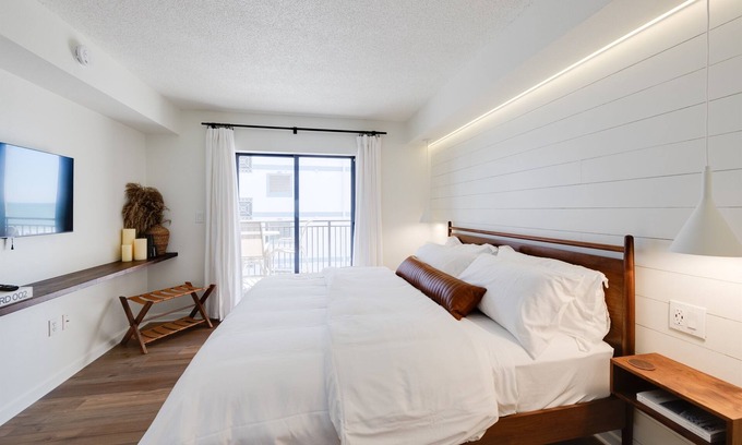 St. Pete Beach Condo | Luxury Condo "The Beach Is Your Backyard"