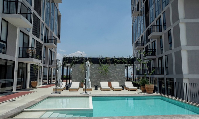 Leon Apartment | Luxury Condo Views of Festival del Globo