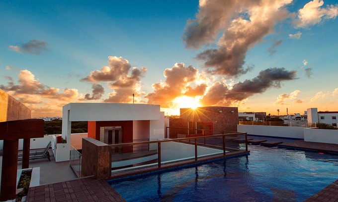 Zazil-ha Apartment | Luxury condo with balcony, AC, strong WiFi & rooftop pool - near the beach