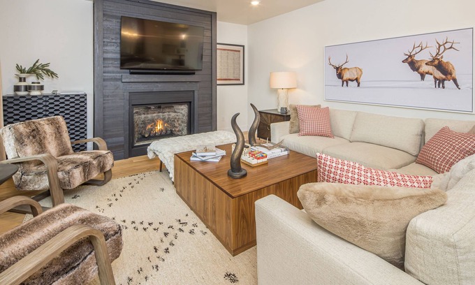 Big Sky House | Luxury condo w/private hot tub & Lone Peak Views, minutes to Big Sky Resort - Copper John Getaway