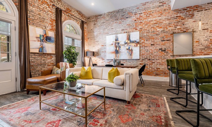 Central Business District Condo | Luxury Condo Walk Anywhere & Everywhere! The Bordeaux