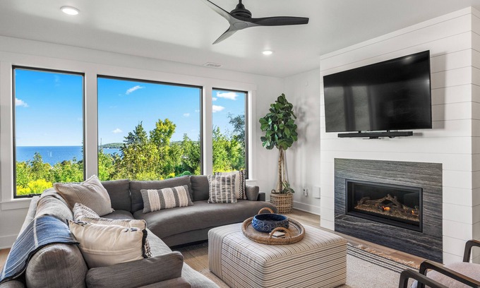 Sister Bay Condo | Luxury Condo with Awesome View of Sister Bay