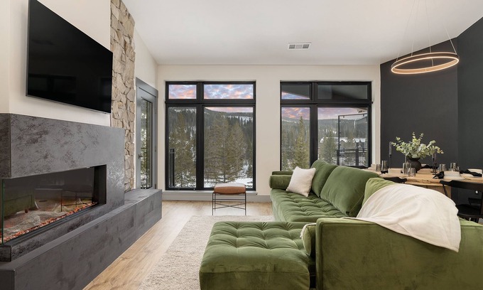 Winter Park Condo | Luxury Condo with Views/Hot Tub/1 block to Main Street/5 min to Ski Resort