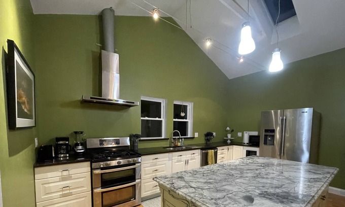 Troy Apartment | Luxury Contemporary 1800 sqft 3 Bedroom 1.5 bath in historic Troy NY