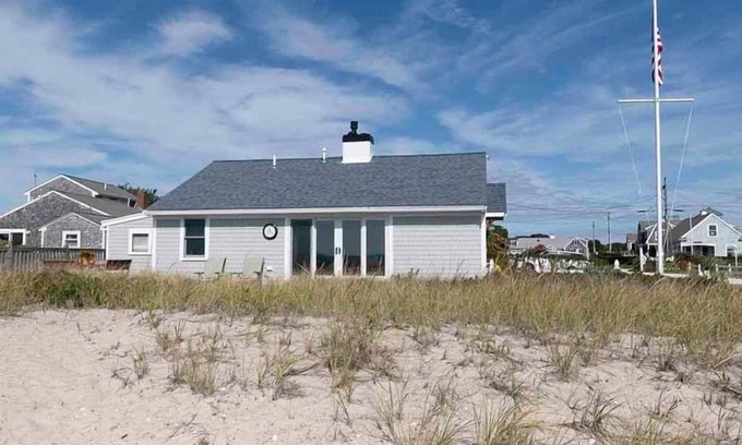 Hyannis House | Luxury Cottage on the Beach! RPMS058