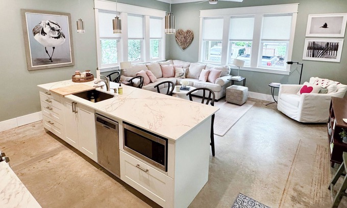 Fairhope House | Luxury Cottage|Pickleball, Dining & Downtown Walks