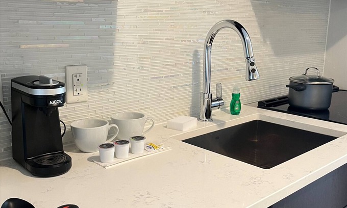 Quincy Apartment | Luxury Cozy Furnished Studio in the heart of Quincy