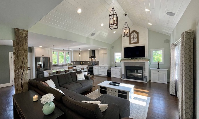 Stevensville Other | Luxury Craftsman Farmhouse Close to Beaches & Wineries