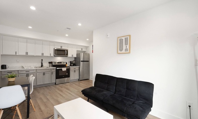 Petworth Bed & Breakfast | Luxury DC Unit with Courtyard View & Close to All