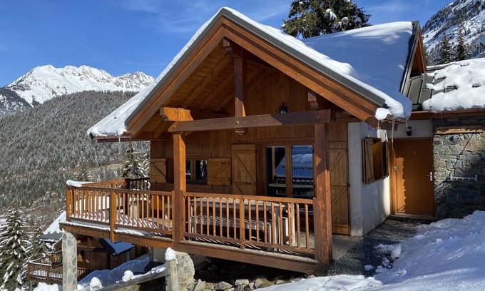 Oz Ski Chalet | Luxury detached 10 person chalet near the ski slope in Oz/Alpe d'Huez